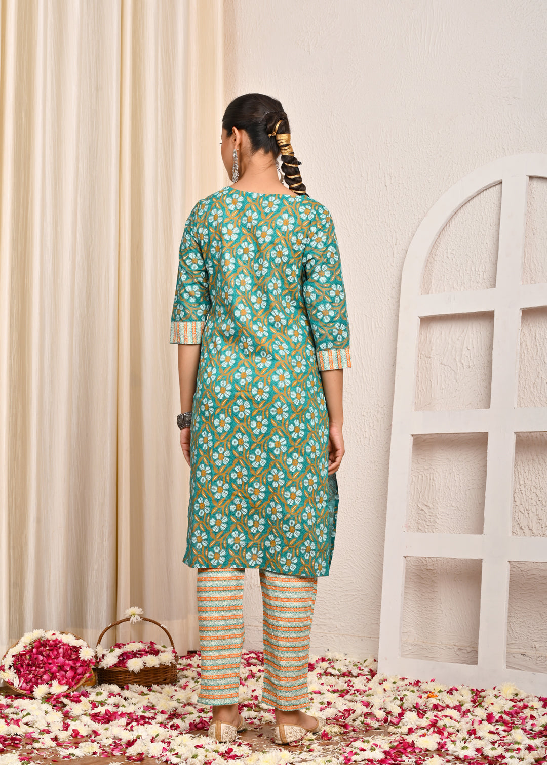 Ethnic & Stripes Printed Straight Fit Kurta with Pant - Green
