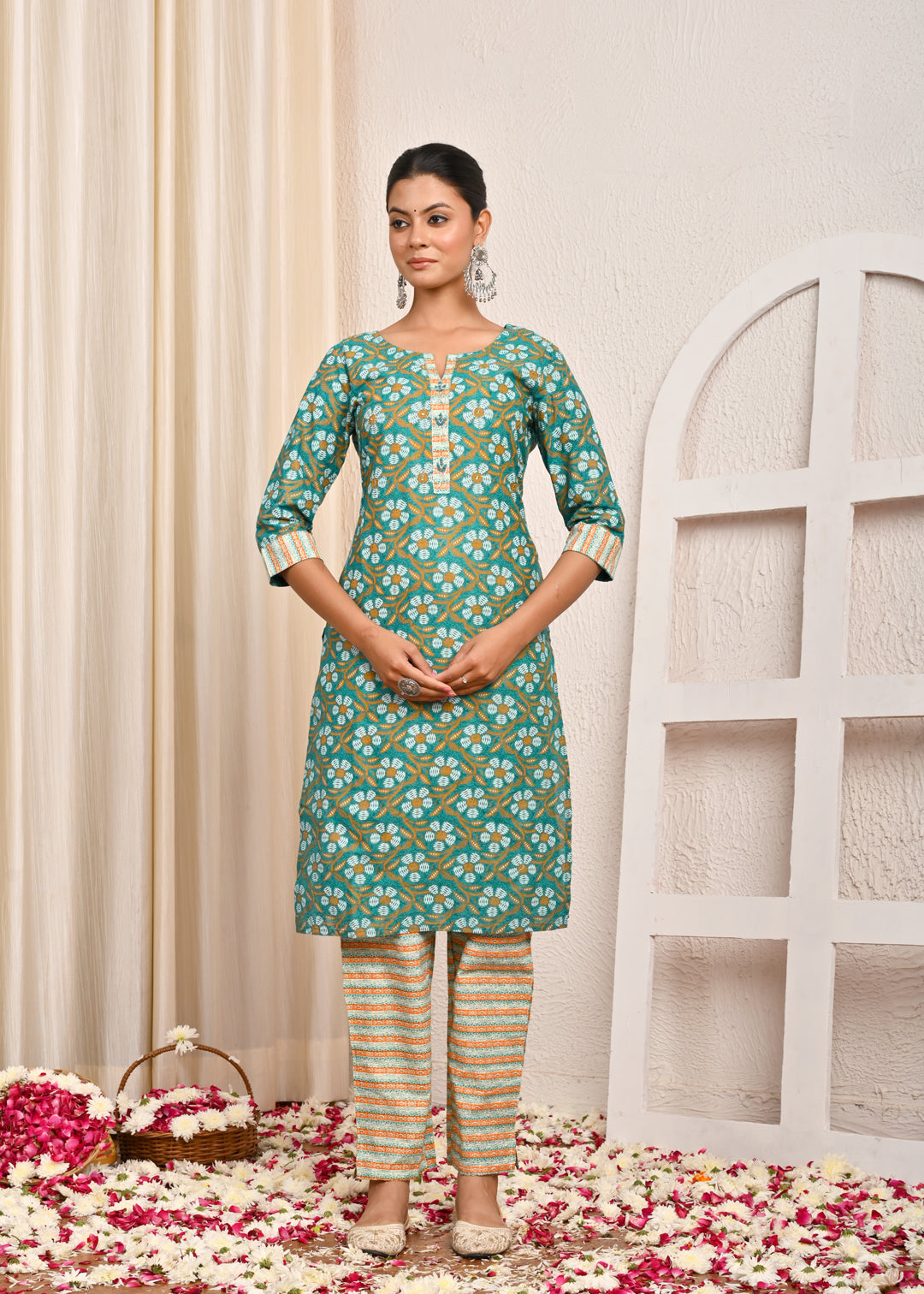 Ethnic & Stripes Printed Straight Fit Kurta with Pant - Green