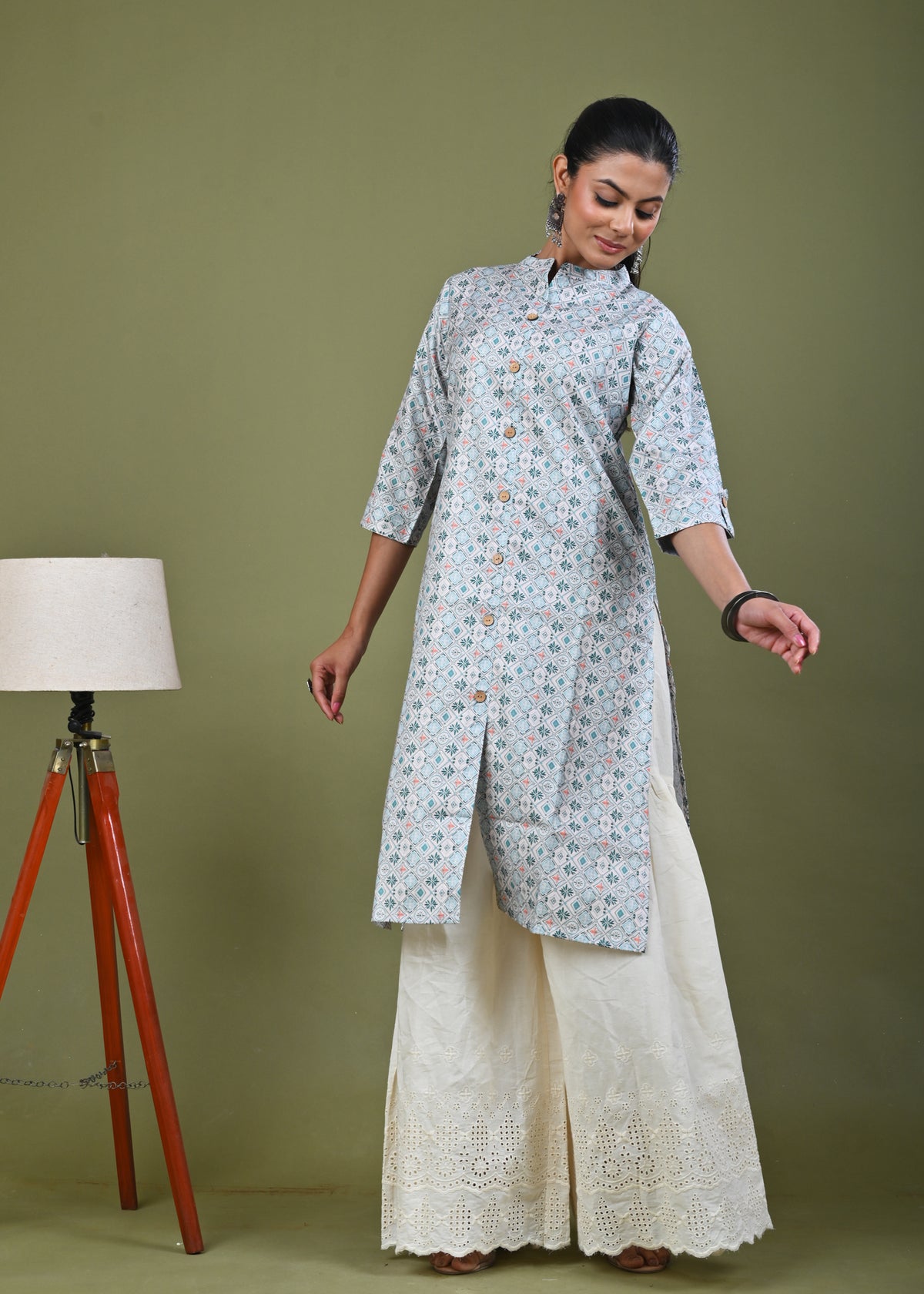 Ethnic Stripes Printed Linen Straight Fit Kurta - Green