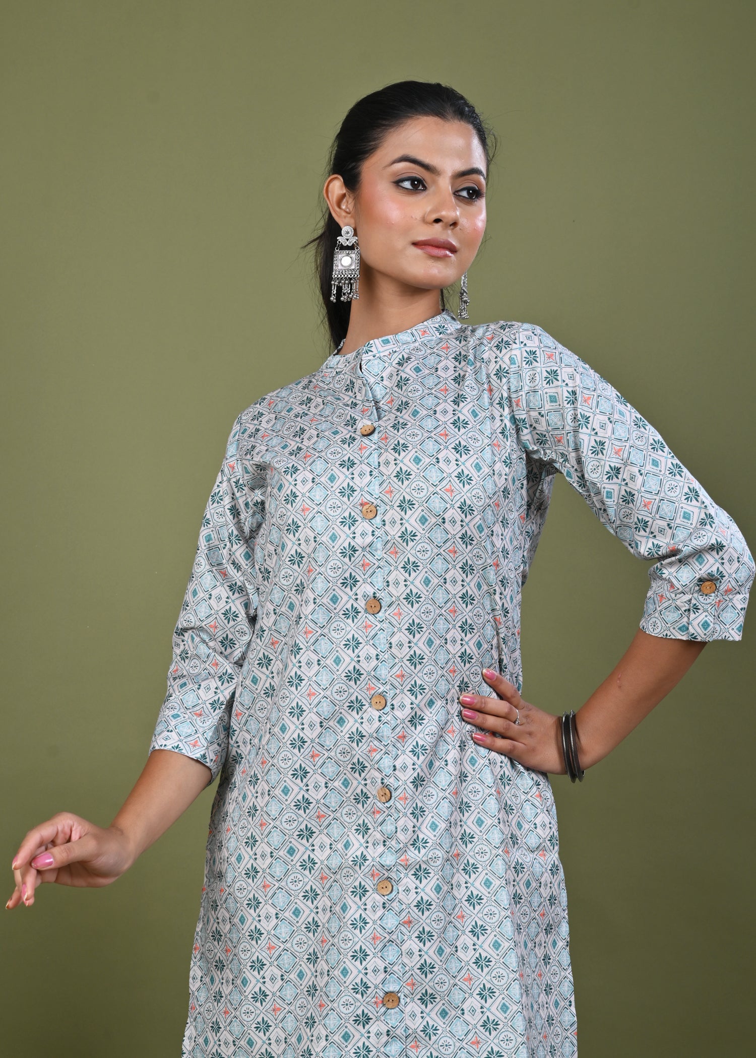 Ethnic Stripes Printed Linen Straight Fit Kurta - Green