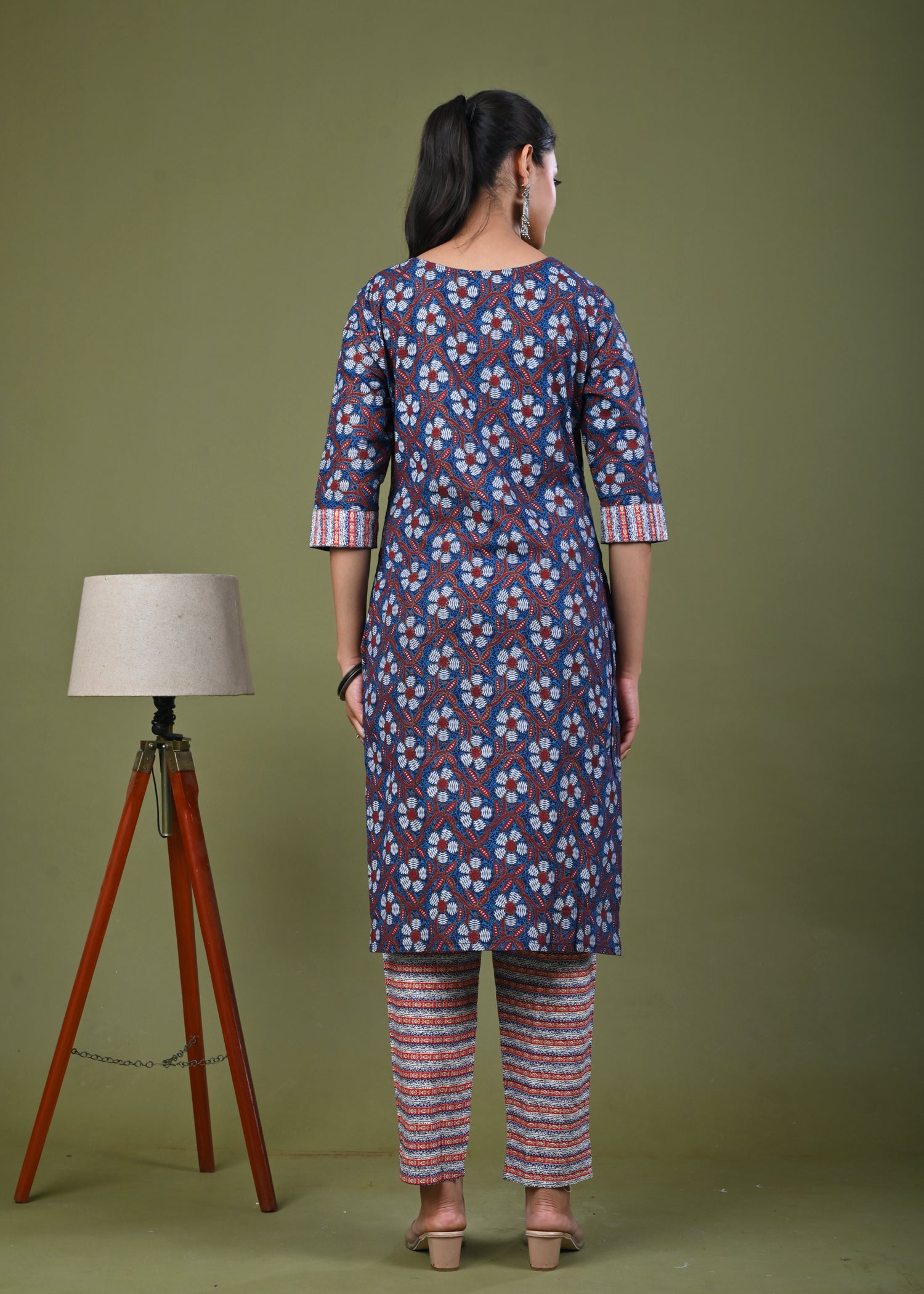 Ethnic & Stripes Printed Straight Fit Kurta with Pant - Blue