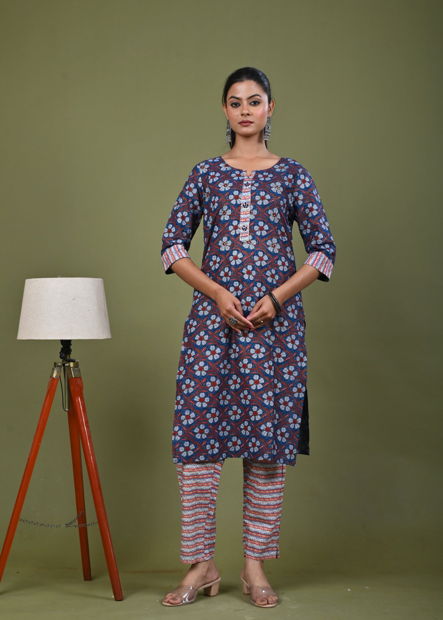 Ethnic & Stripes Printed Straight Fit Kurta with Pant - Blue